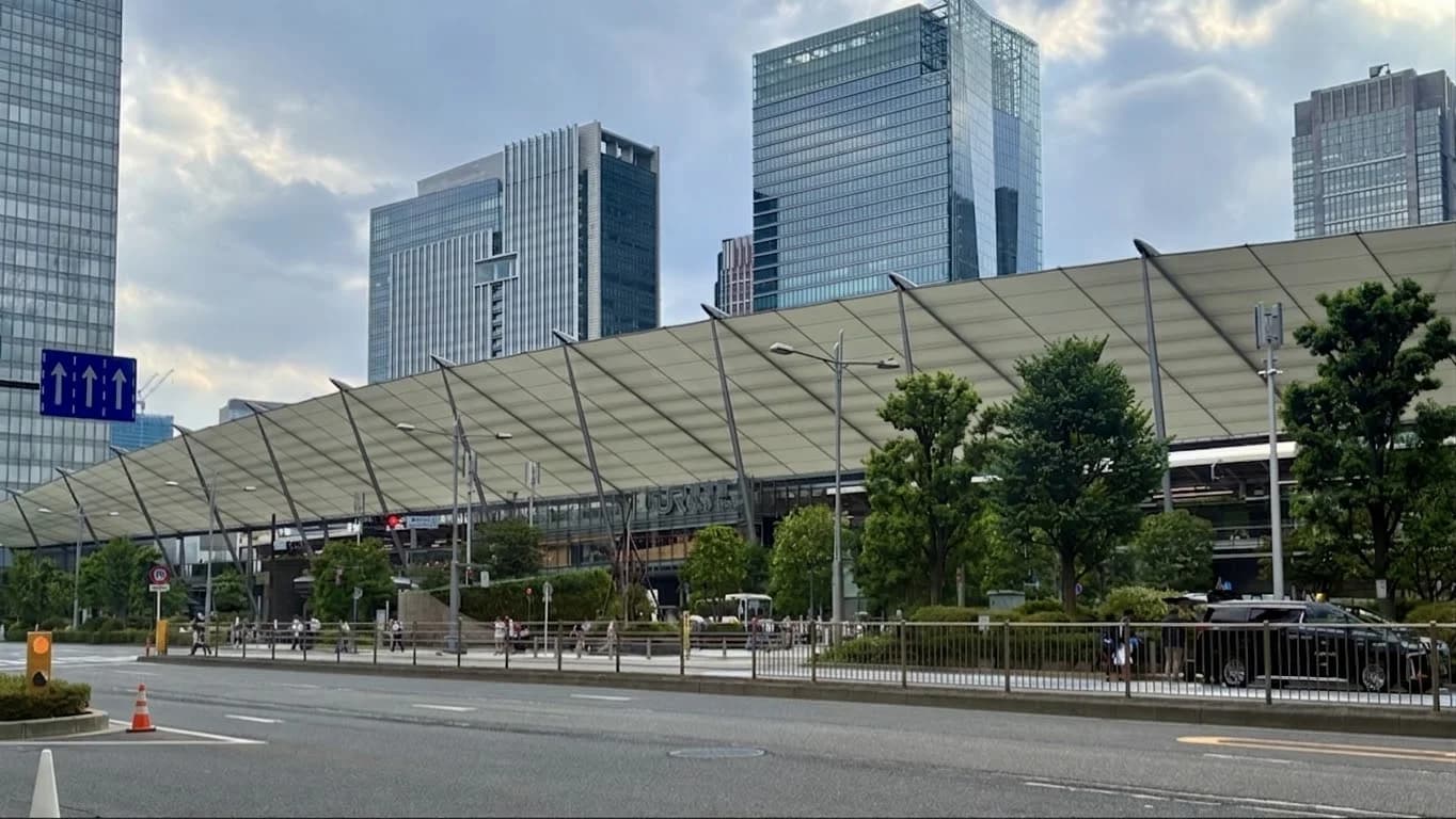 東京駅前の風景